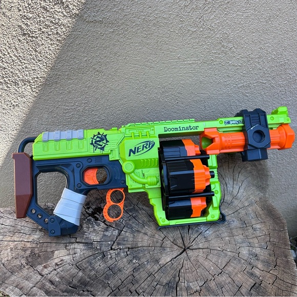 Nerf Zombie Strike Doominator 24 Dart Gun - Picture 3 of 9